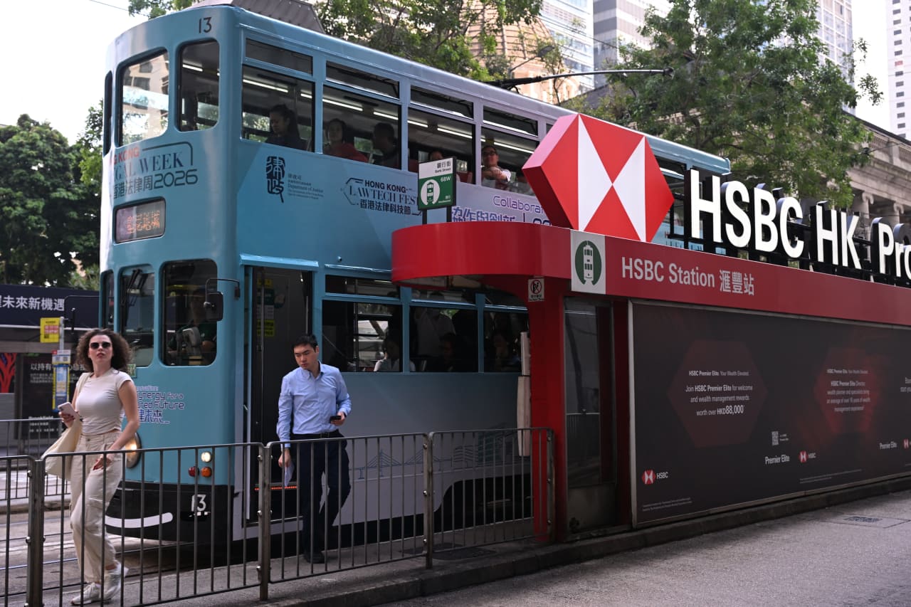 Customers are chasing higher-rate products, and that’s bad news for banks like HSBC — New York Business news