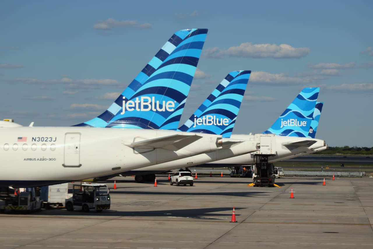 JetBlue has been losing money for years. It just charted a path to profitability. — New York Business news