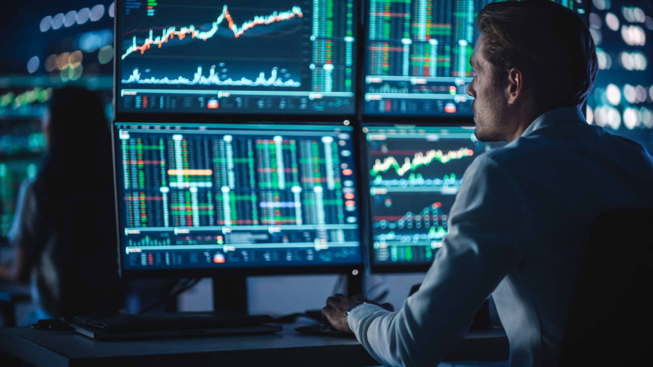 It’s been a painful month for hedge funds. To turn it around, they are shorting U.S. stocks. — MarketWatch, New York Arts news